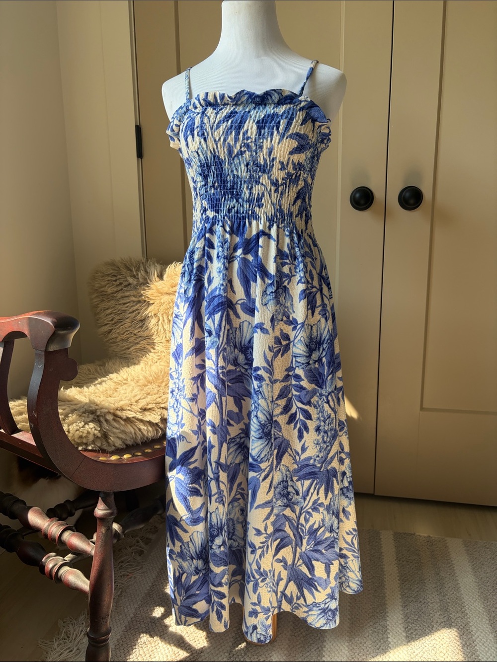 H&M XS Blue Floral Smocked Sundress | Knee-Length Midi Dress
